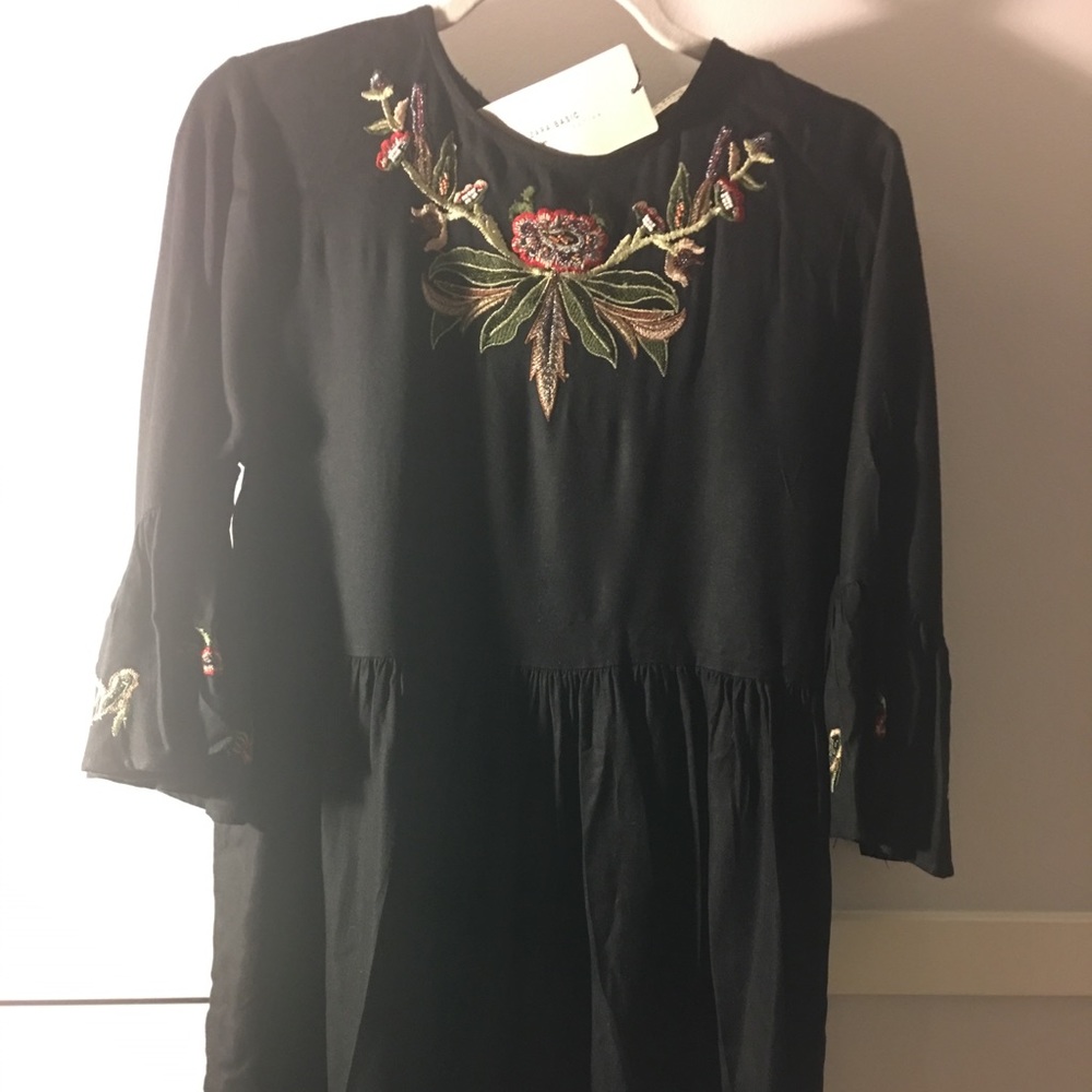 Zara black embroidered boxy dress. Size L. NWT